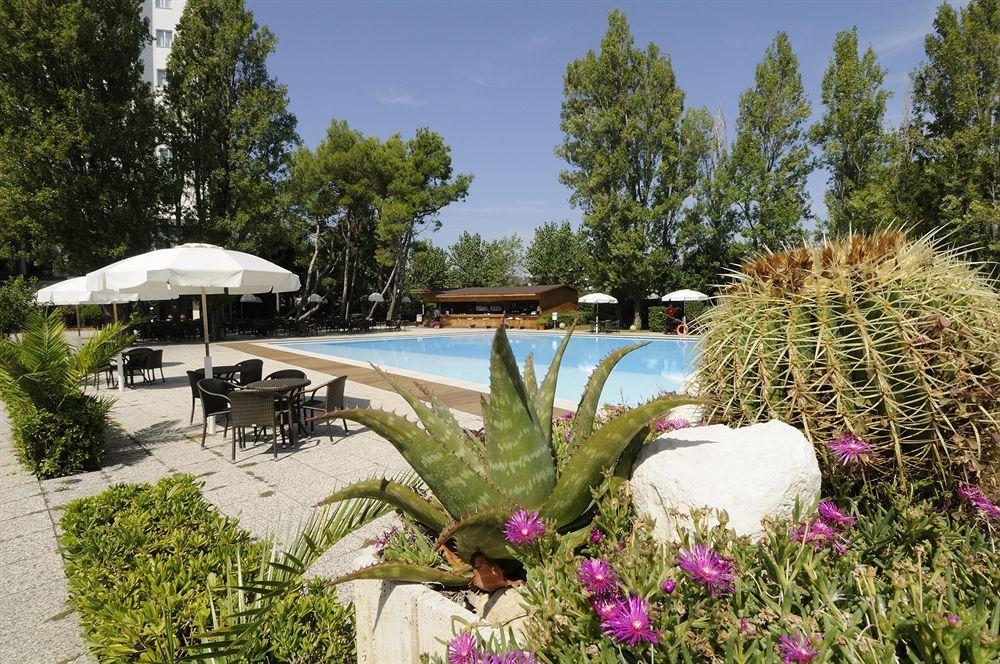 Grand Hotel Berti Silvi Marina Exterior photo